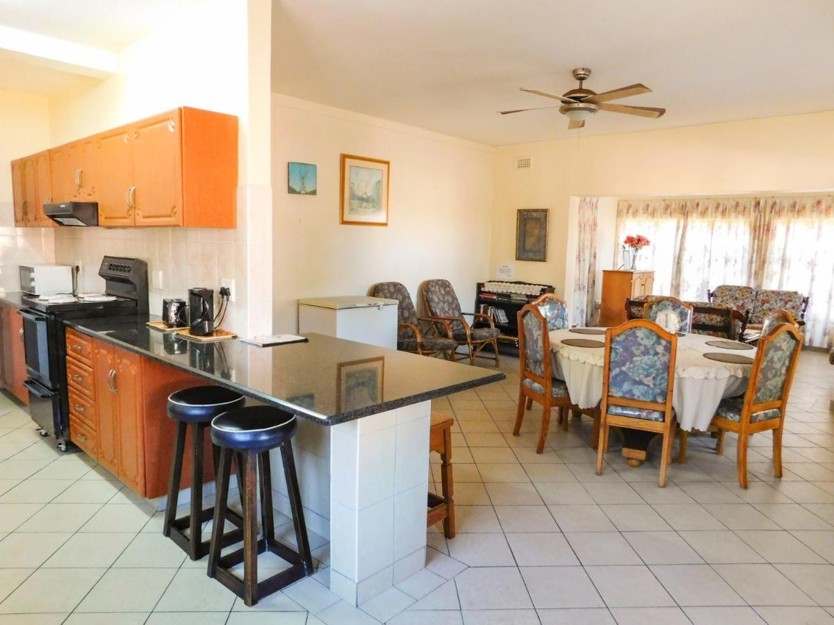 Mama Mia Cottages Oslo Beach Port Shepstone Dış mekan fotoğraf